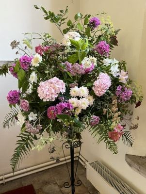 Flower pedestal