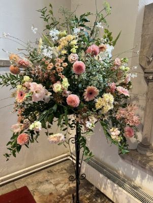 Flower pedestal